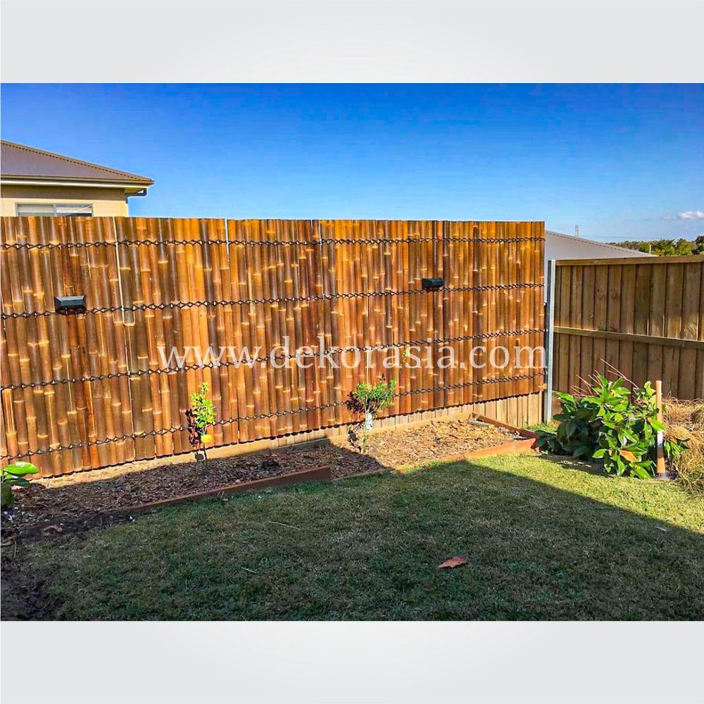 Black Bamboo and Natural bamboo fence with 3 back slats and black coco rope - 4